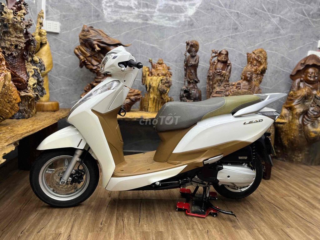 👉Lead 125Fi chính chủ bstp máy móc zin êm, khoẻ. Mua bán Xe máy tại Quận 7 Tp Hồ Chí Minh được đăng bởi Xe Cũ Hiếu CT hình 5