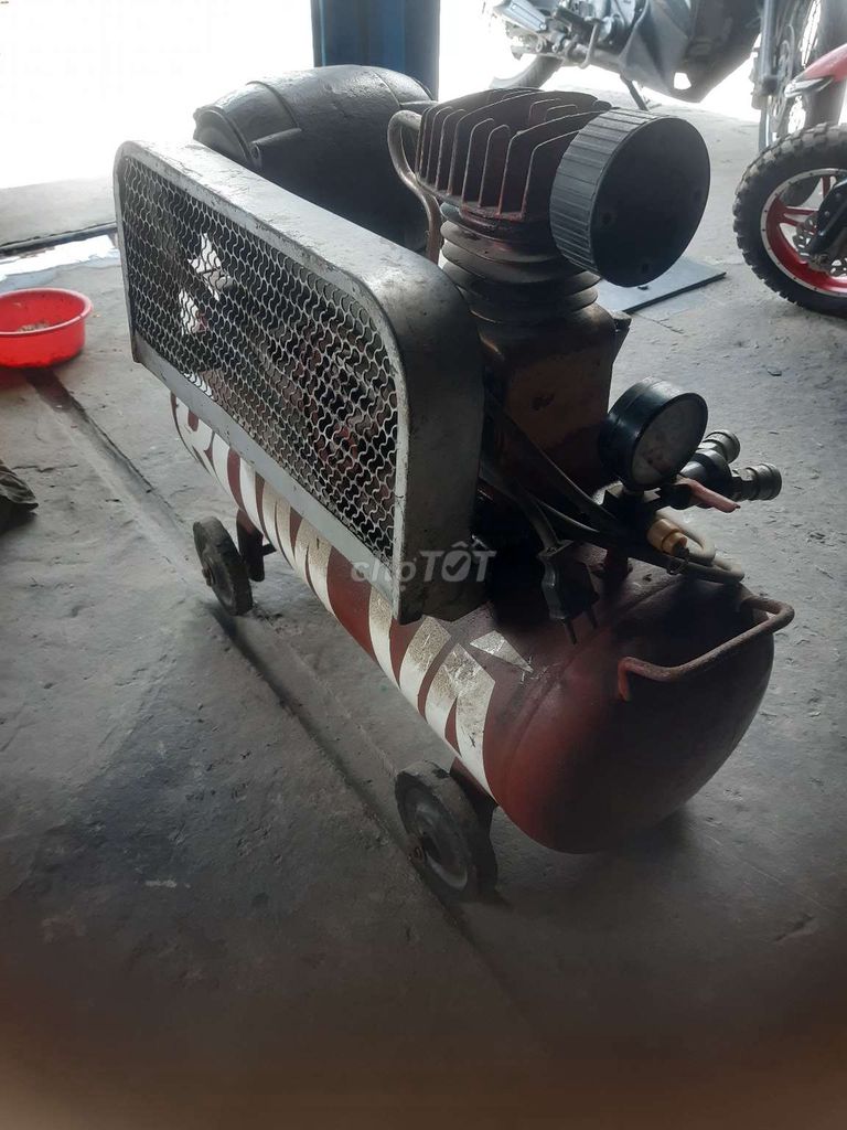 Bình hơi 30 lít màu Đỏ còn tốt. Mua bán Đồ chuyên dụng, Giống nuôi trồng tại Thị xã Tân Châu An Giang được đăng bởi võ  thanhlong hình 1