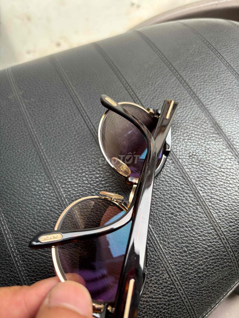kính Tomford TF608 thay mắt cận