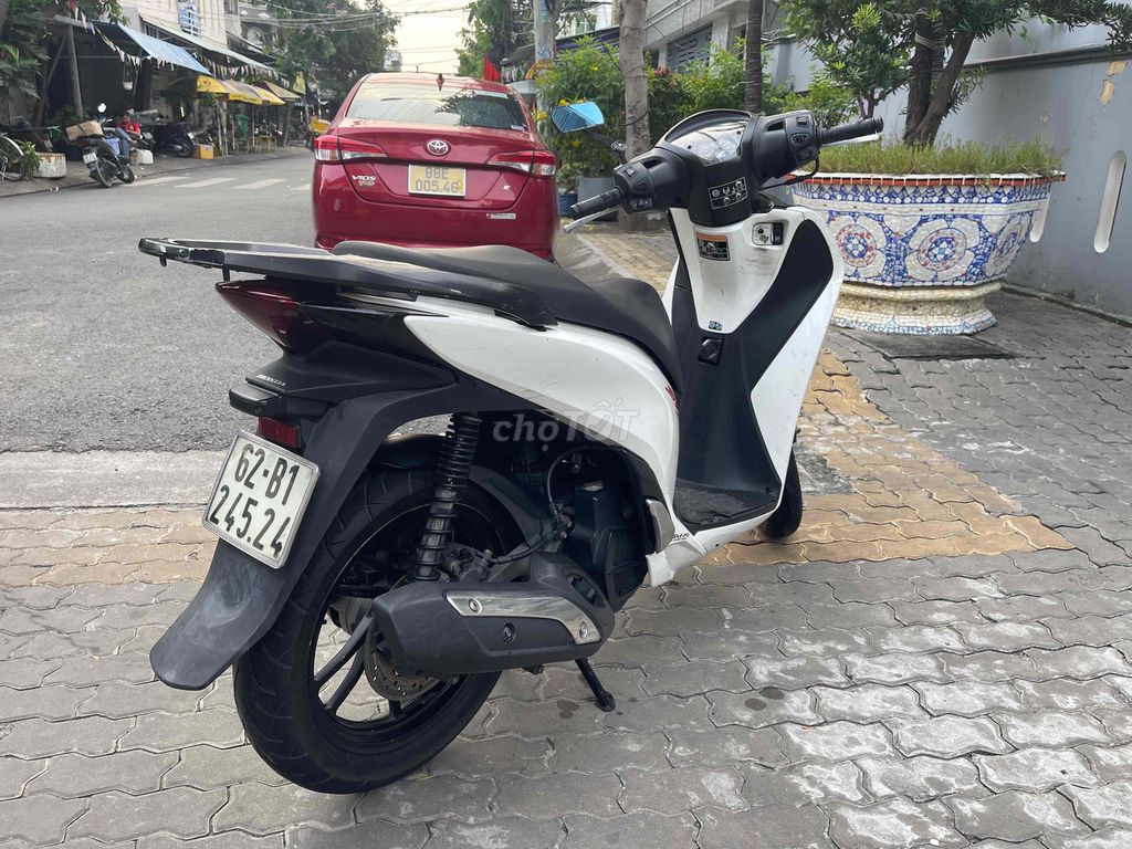 Xe chính chủ Honda SH Việt 150 Trắng - 62A-24.524. Mua bán Xe máy tại Quận 7 Tp Hồ Chí Minh được đăng bởi Nhựt Tài Nguyễn hình 4