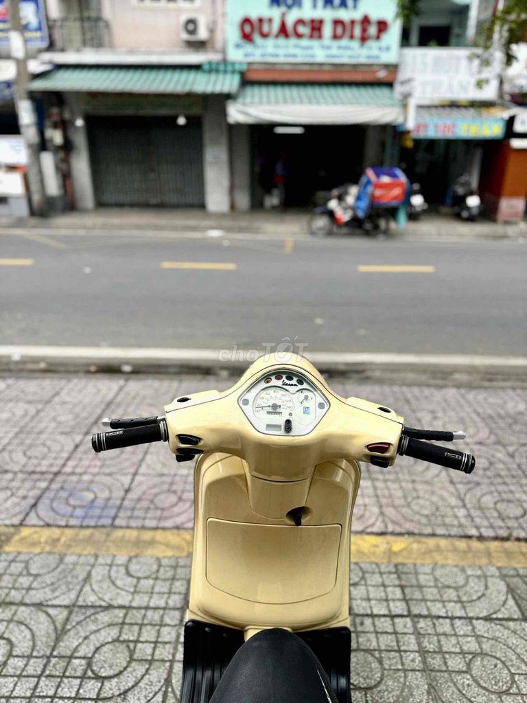 Piaggio Vespa 125 2009 Vàng kem. Mua bán Xe máy tại Quận 8 Tp Hồ Chí Minh được đăng bởi Võ Thanh Nhựt hình 4