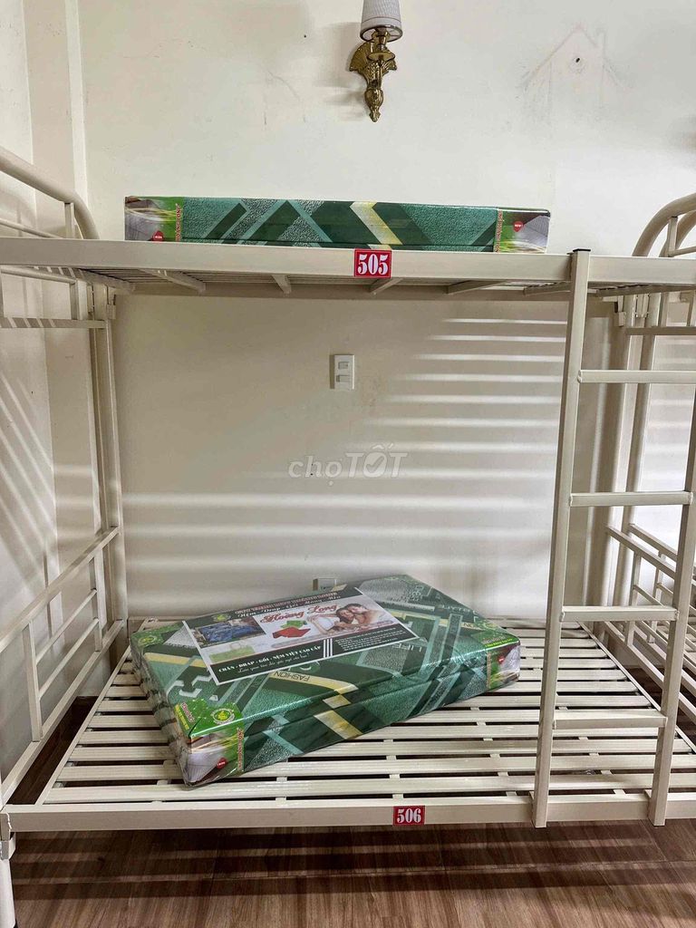 KÍ TÚC XÁ CHO NAM & NỮ ĐI BỘ QUA ĐH CÔNG THƯƠNG