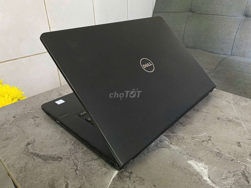 Dell 3468. Core i3-7100U. Ram 8G. Ssd 128G