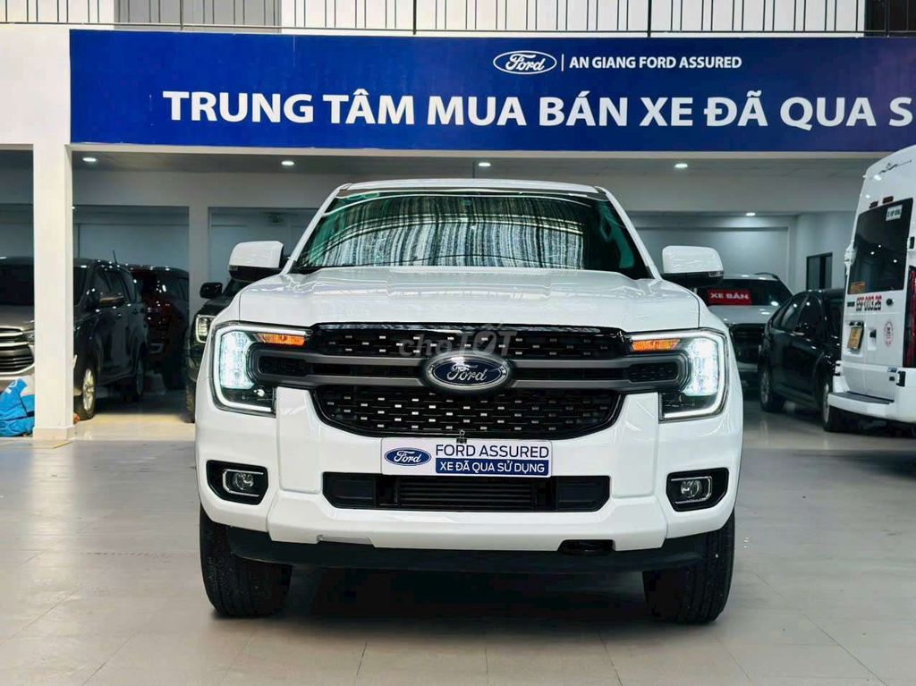 Ford Ranger 2024 XLS 2.0 4X2 AT. Trả trước 230tr