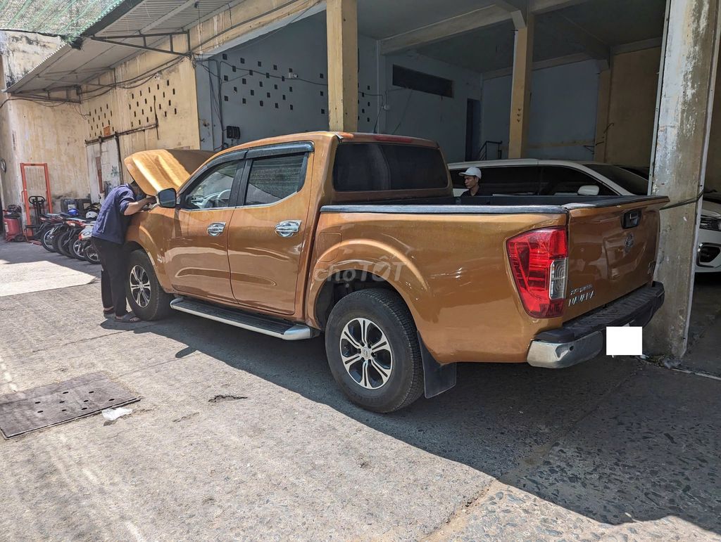 Nissan Navara EL 2.5 AT 2016 Коричневый импортный