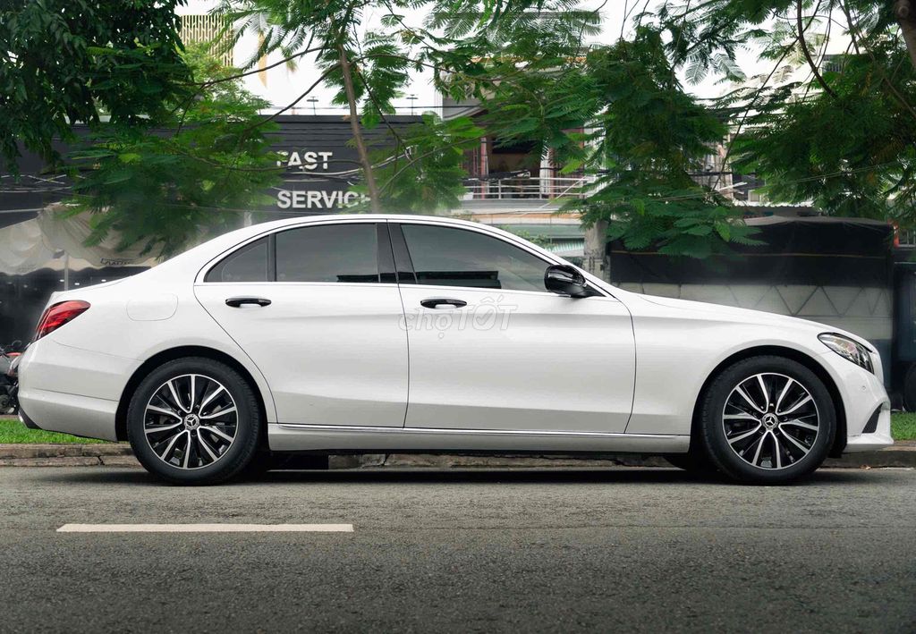 Mercedes C200 Facelift - Model 2019 - Zin đẹp. Mua bán Ô tô tại Quận 7 Tp Hồ Chí Minh được đăng bởi Thật Nguyễn LongAnh Auto hình 3