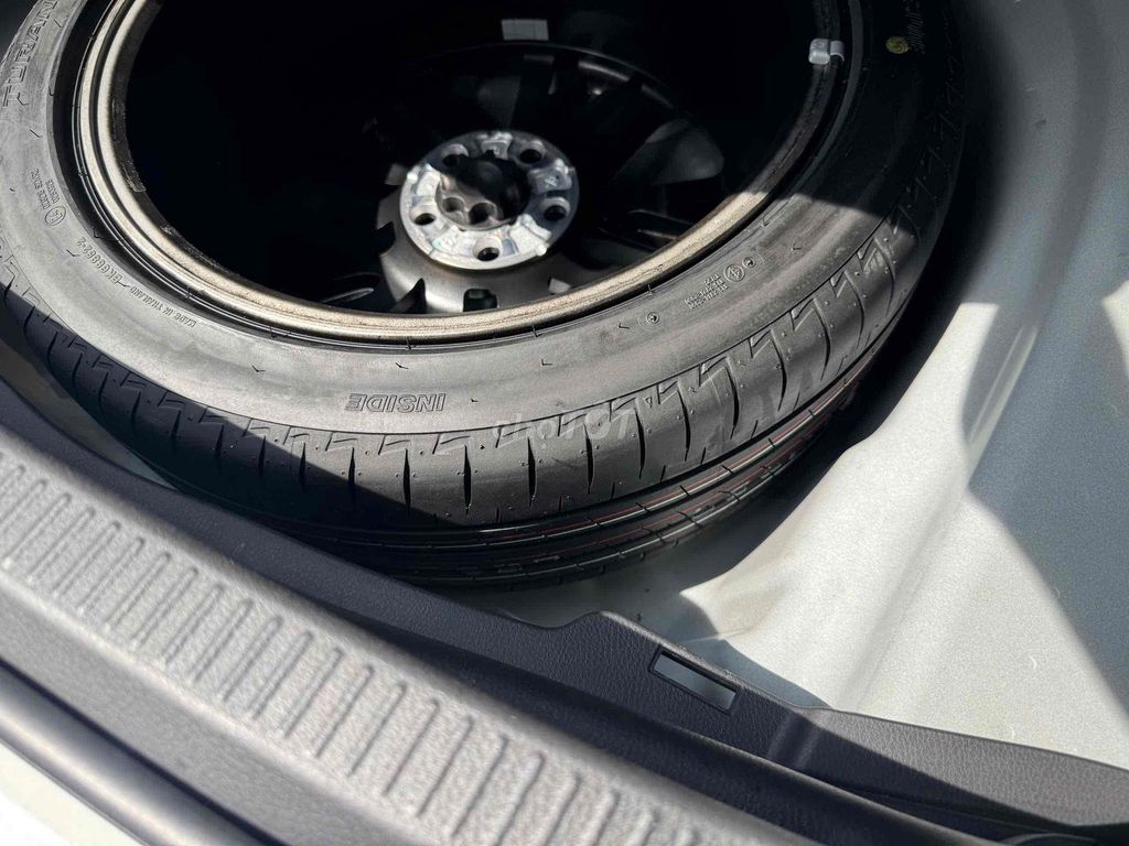 Toyota Camry 2025 2.5HV (Hybrid) - 8000 km. Mua bán Ô tô tại Thành phố Biên Hòa Đồng Nai được đăng bởi Phạm Đức hình 11