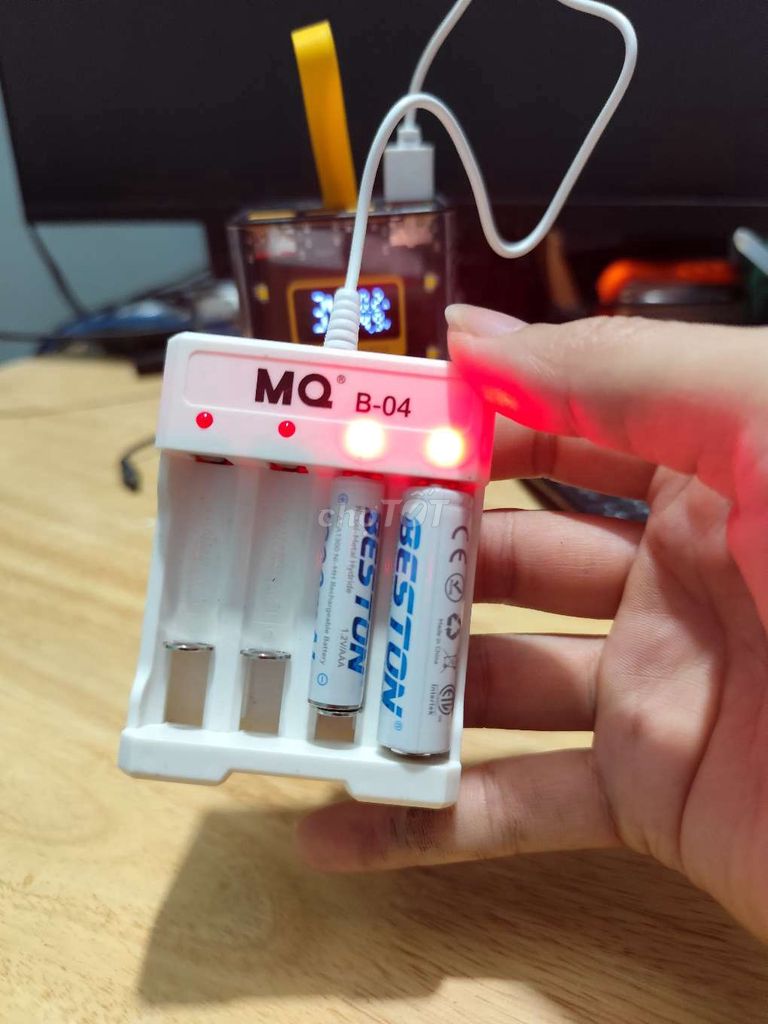 khay Sạc pin 1.2v  MQ B-04 Trắng. Mua bán Phụ kiện (Màn hình, Chuột...) tại Huyện Cẩm Giàng Hải Dương được đăng bởi hoang hình 1