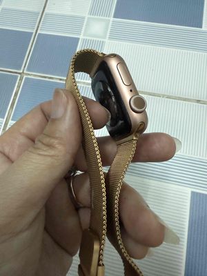 seri 6 nguyên zin màu gold bản 40mm. Mua bán Thiết bị đeo thông minh tại Thành phố Bến Tre Bến Tre được đăng bởi Thạnh Phú