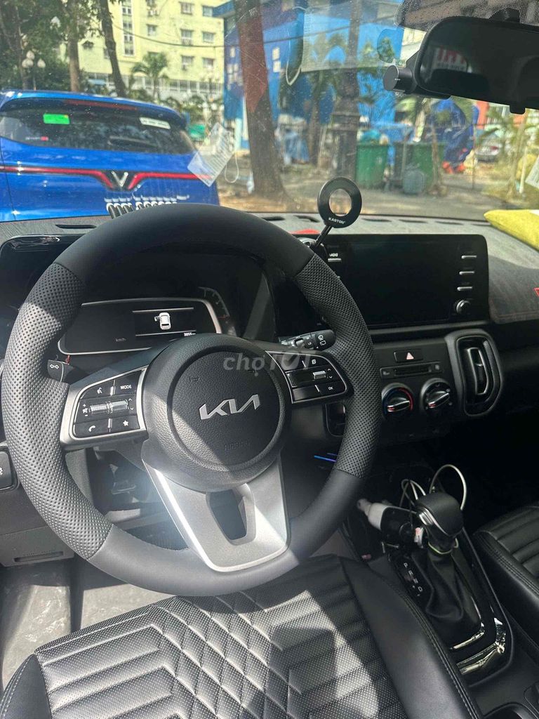 Kia Sonet 2025 белого цвета, пробег 5.000 км