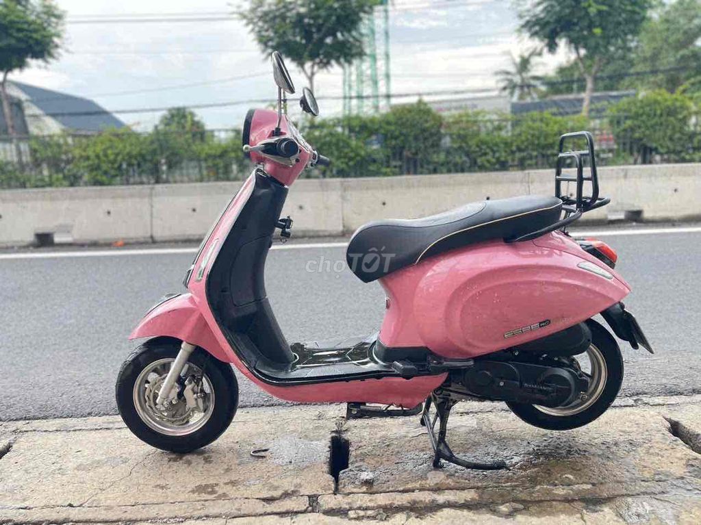 Студенты Vespa 50cc 2024 года переходят