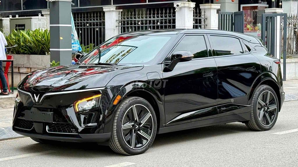 VF7 trả trước 99 triệu,  không cần bằng lái & cmtn. Mua bán Ô tô tại Thị xã Bến Cát Bình Dương được đăng bởi ĐỖ HƯNG VINFAST NAM THÁI hình 1