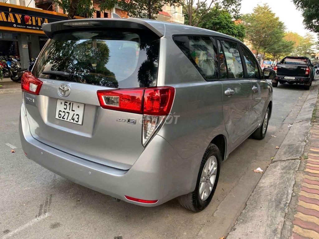 Gia đình bán xe Toyota Innova E SX 2019