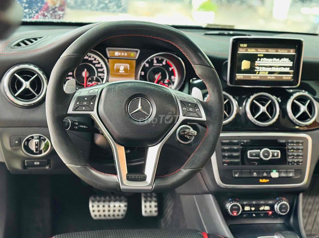 Мерседес-Бенц GLA 45 AMG издание 1 2014 белый