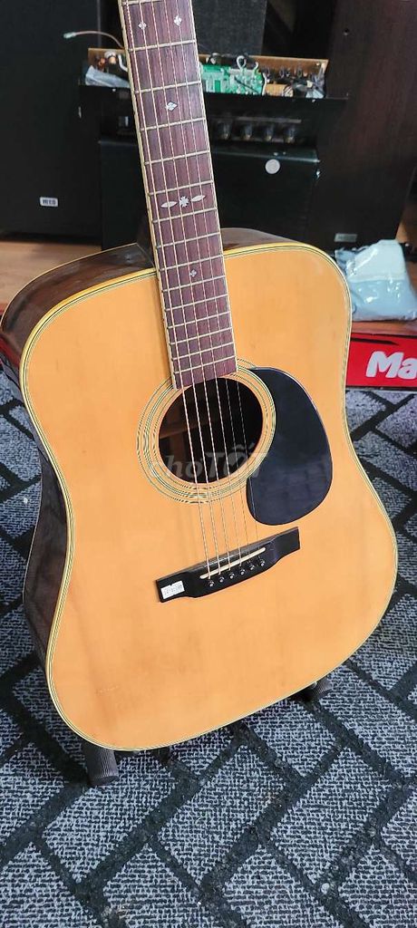 CAT'T EYE CE-300 ACOUSTIC GUITAR