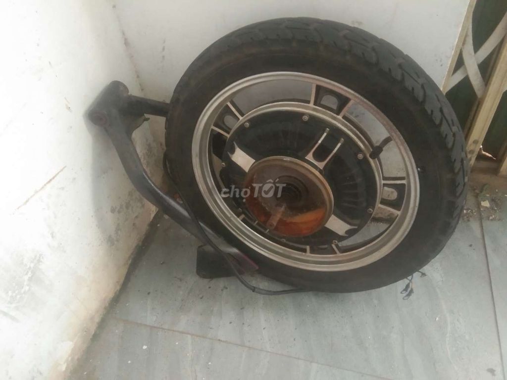 Xe đạp điện JVECO màu đen, kèm lốp sau. Mua bán Xe điện tại Thành phố Buôn Ma Thuột Đắk Lắk được đăng bởi HA  hình 2