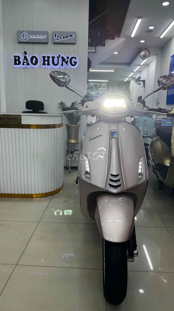 Vespa Sprint Hồng Porsche Mới như xe hãng 4300km. Mua bán Xe máy tại Quận Phú Nhuận Tp Hồ Chí Minh được đăng bởi VESPA  PIAGGIO BẢO HƯNG Vespa cũ trả góp  hình 9