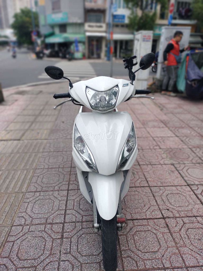 Bán xe vison màu trắng chính chủ. Mua bán Xe máy tại Quận 4 Tp Hồ Chí Minh được đăng bởi Vo van dung hình 1