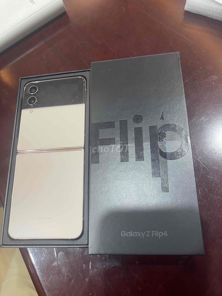 Cần bán Galaxy Zflip 4 fullbox