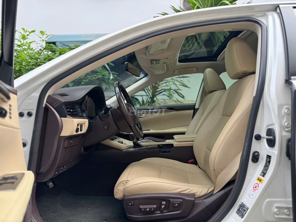 Lexus ES  250 2015 - 60000 km. Mua bán Ô tô tại Quận Gò Vấp Tp Hồ Chí Minh được đăng bởi Tuan Vo Thanh hình 16