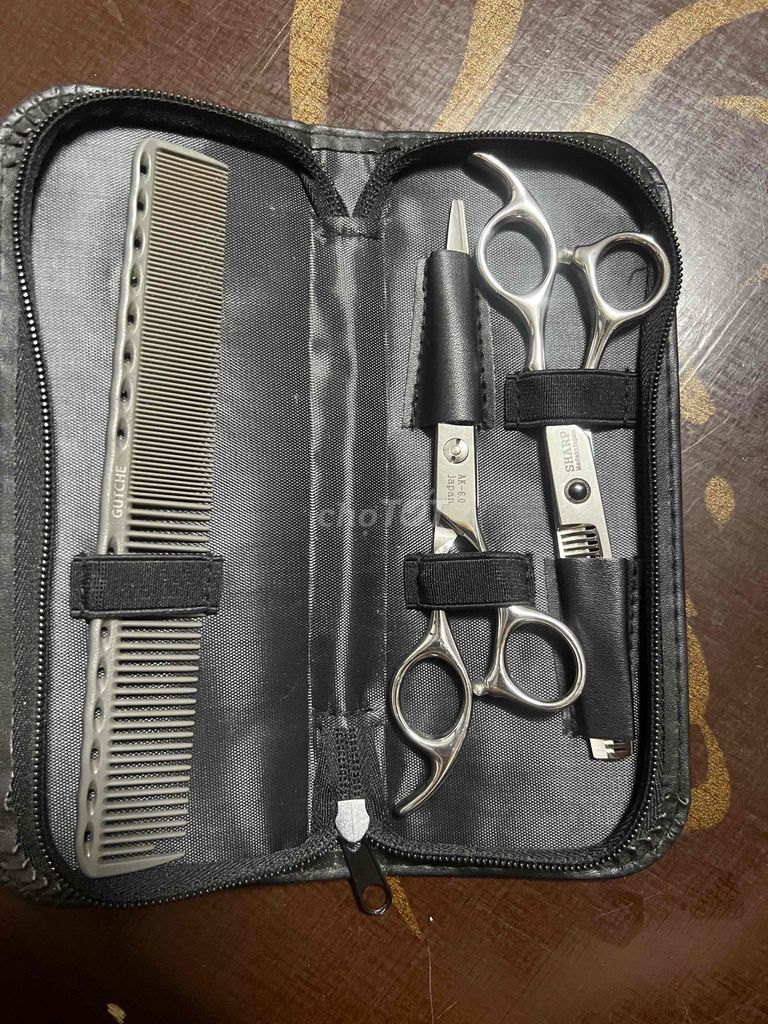 Kéo cắt tóc Sharp Kim loại Bạc. Mua bán Phụ kiện thời trang khác tại Quận Cẩm Lệ Đà Nẵng được đăng bởi voo thanh anh hình 1
