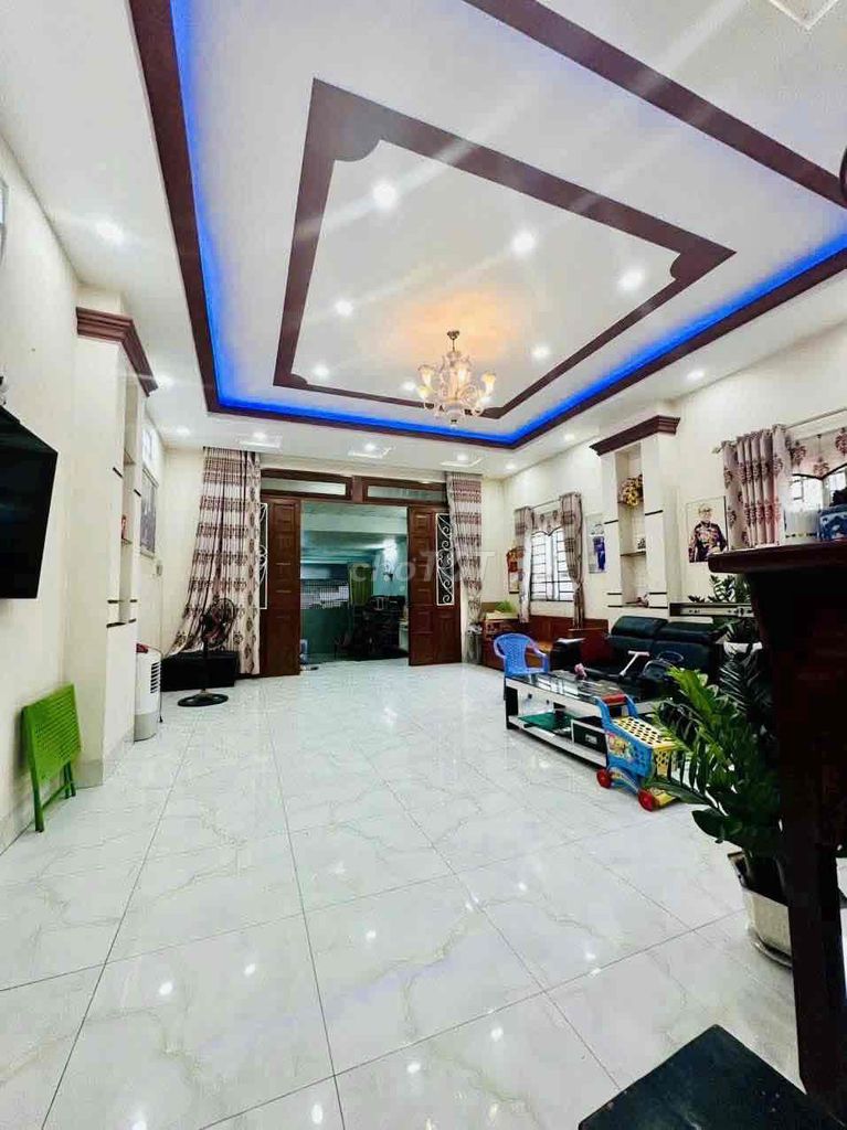 MẶT TIỀN KINH DOANH , VĂN PHÒNG , CÔNG TY , BÁN TRÚ. 5PN 6WC. SÂN RÔNG
