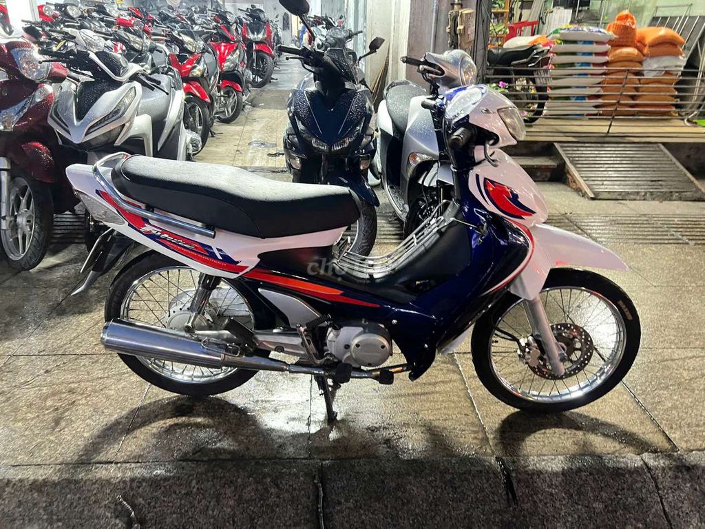 Honda Future 2004 Белый, Синий, Красный Б/у