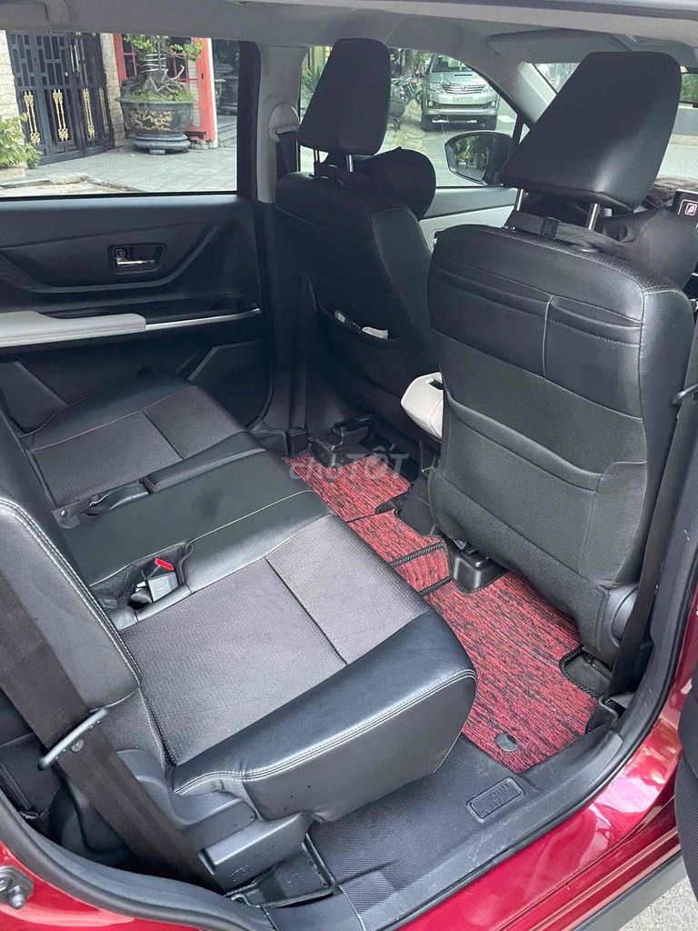 Toyota Veloz Cross TOP 2025 Красный 10 000 км