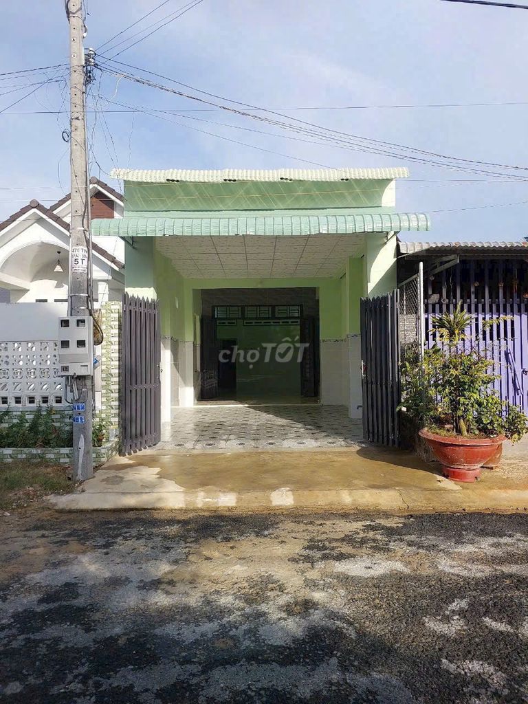 Bán căn nhà cấp 4 ở ngay Xã . Tân Phú Trung  136m2 SHR giá chốt 800tr