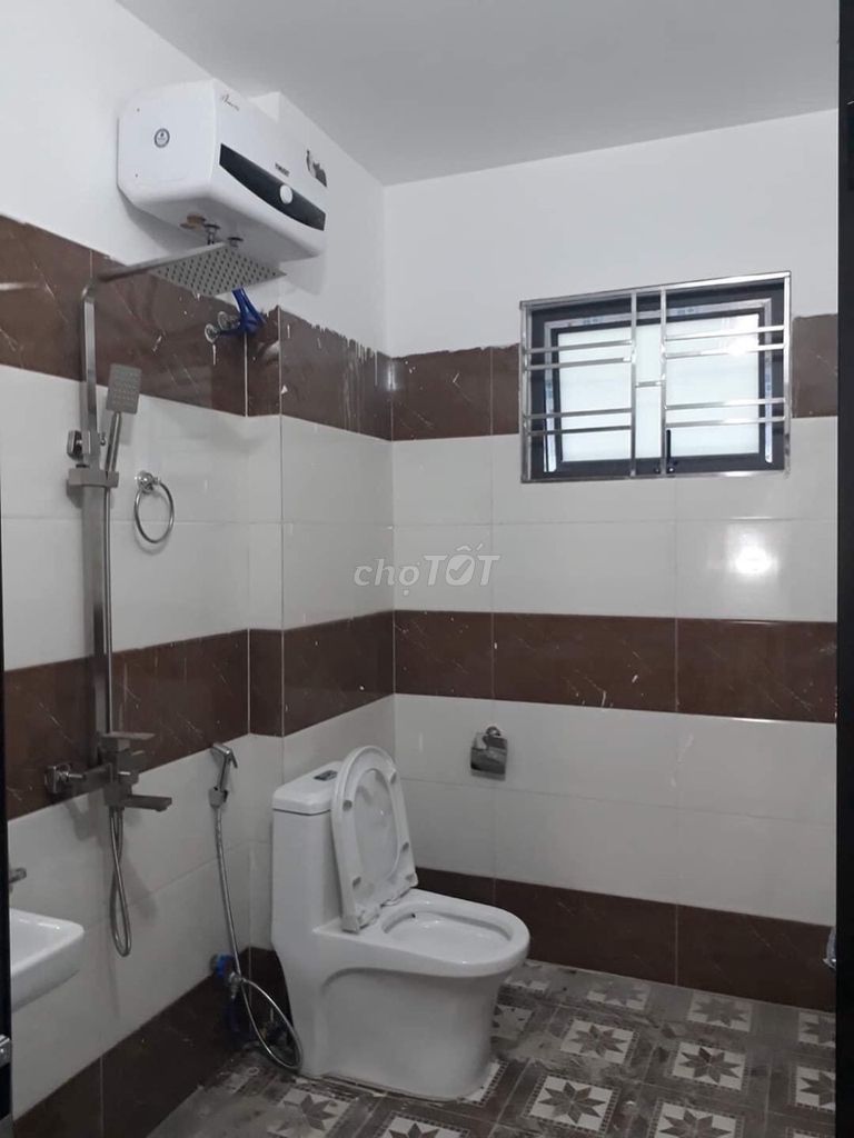 Bán khẩn cấp căn nhà 3 tầng ở Miếu Hai xã