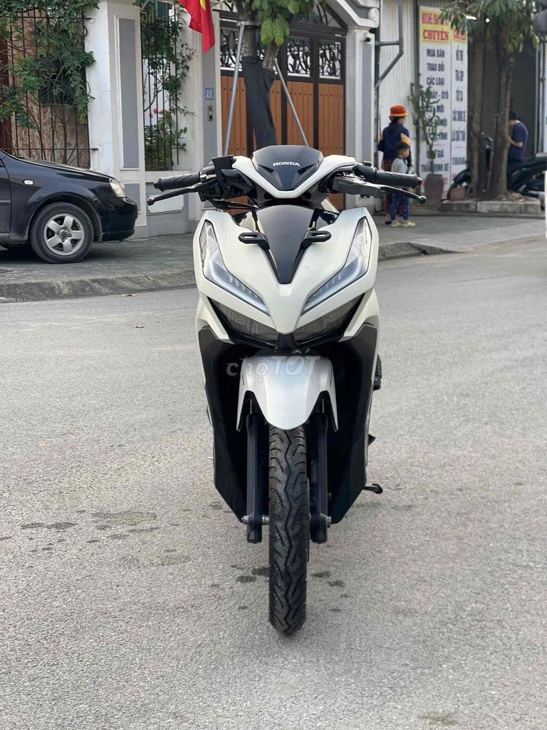 Honda Vario 125i 2021 Trắng 10000 km. Mua bán Xe máy tại Huyện Gia Lâm Hà Nội được đăng bởi Xe Máy Phúc Hưng hình 1