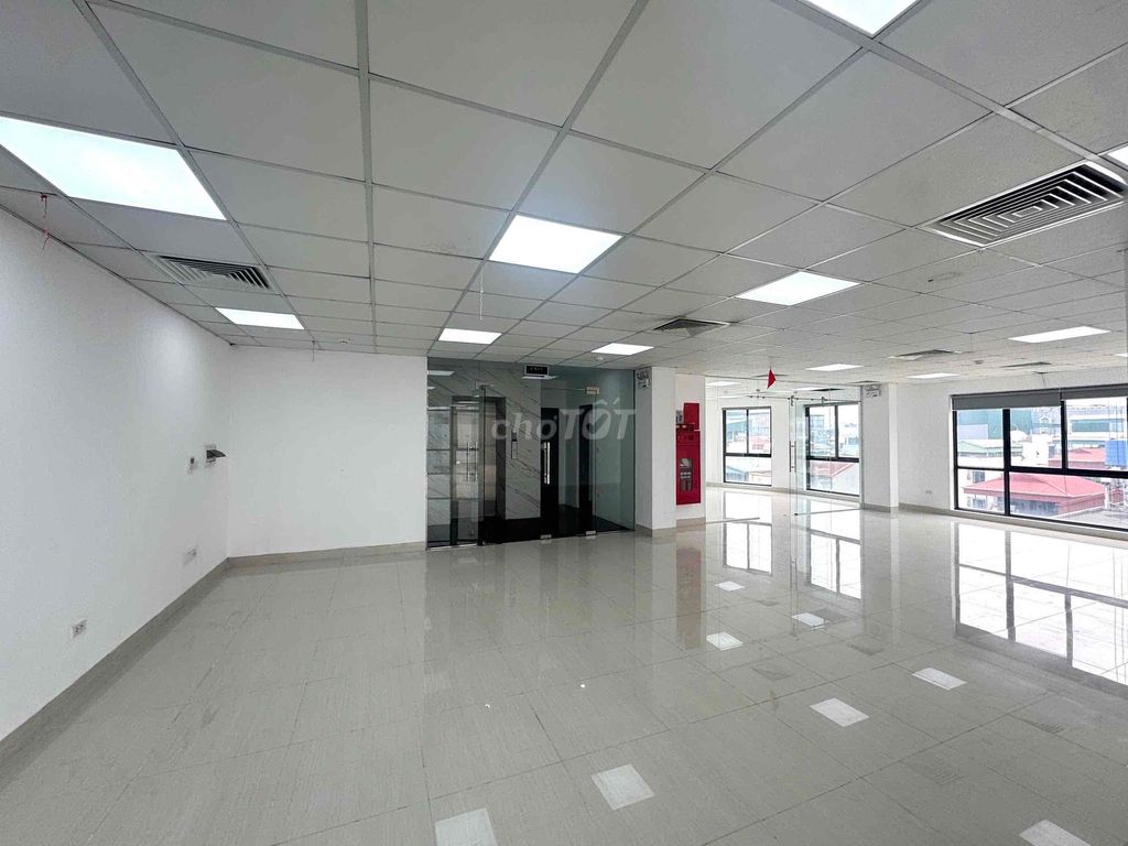 Cho thuê sàn Văn phòng phố Cầu Giấy thông sàn 180m2 sử dụng 140m2 giá