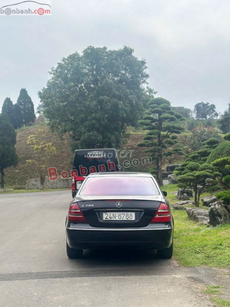 Xe Mercedes Benz E class E200 2005 - 135 Triệu. Mua bán Ô tô tại Huyện Bảo Thắng Lào Cai được đăng bởi Nguyễn Hồng Vĩnh hình 4