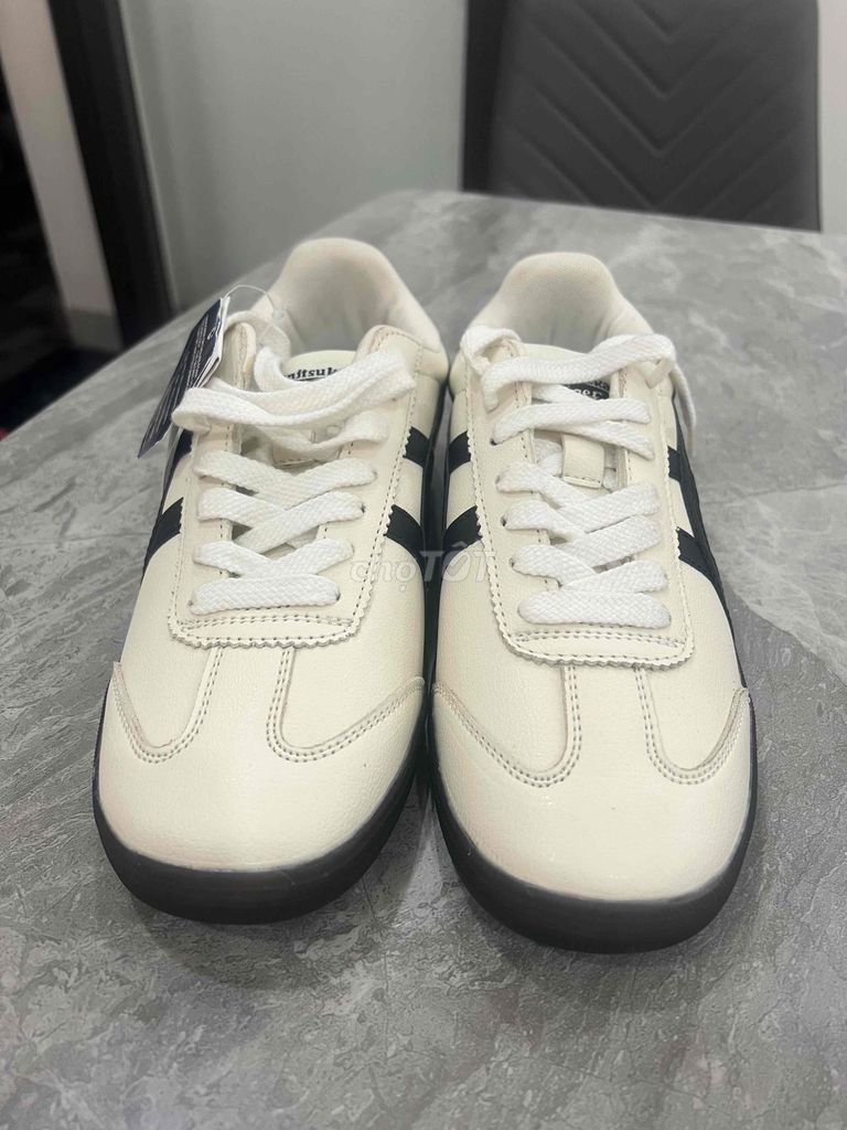 giày Onitsuka tiger sz 40. Mua bán Giày dép tại Quận Dương Kinh Hải Phòng được đăng bởi Trần Thị Liên hình 1