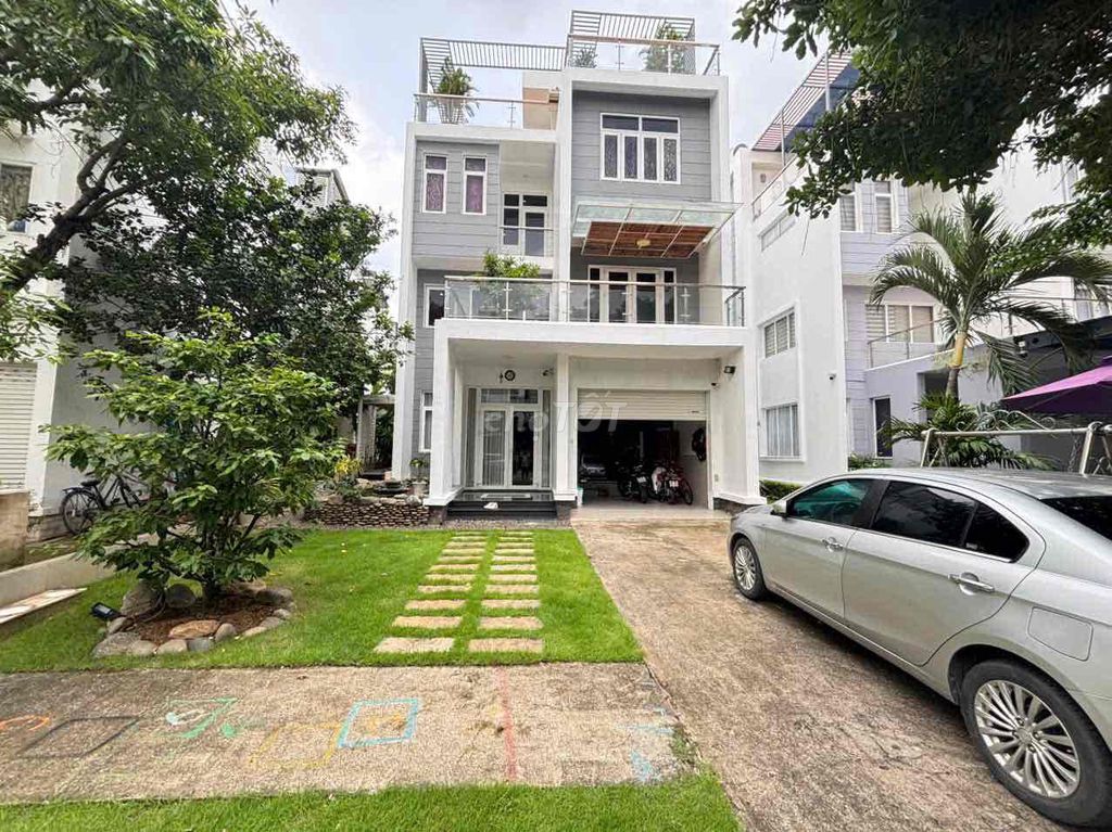 Biệt Thự Villa Park Phú Hữu 15x25m 322m² 5PN Thang Máy Giá 43 Tỷ