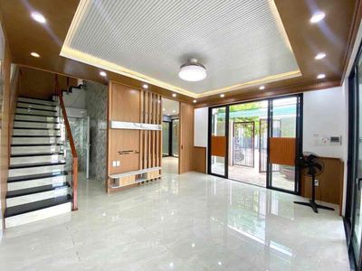 Аренда · 3 комн. · 100 м² · Quận Cẩm Lệ, ул. Đường Dương Loan