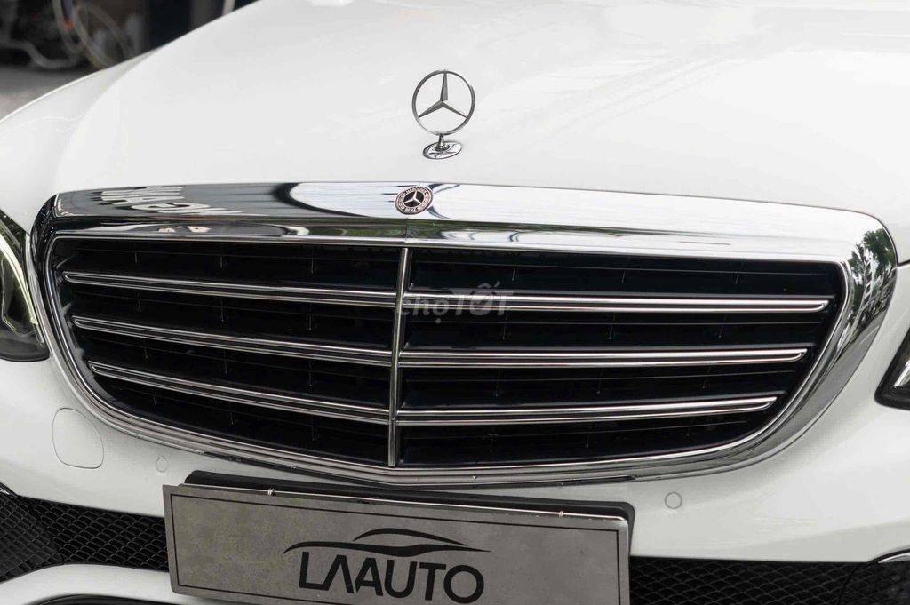 Mercedes E200 ĐKLĐ 2018 - Trắng/Nâu - Zin Đẹp. Mua bán Ô tô tại Quận 7 Tp Hồ Chí Minh được đăng bởi Thật Nguyễn LongAnh Auto hình 5