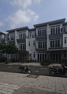 HIẾM, View công viên,Sổ Sang Tên,Nhà 5x15 Hoàn Thiện Đẹp,bao ngân hàng. Mua bán nhà ở tại Huyện Đức Hòa Long An được đăng bởi Trần Tuấn Nhà Đất Thật