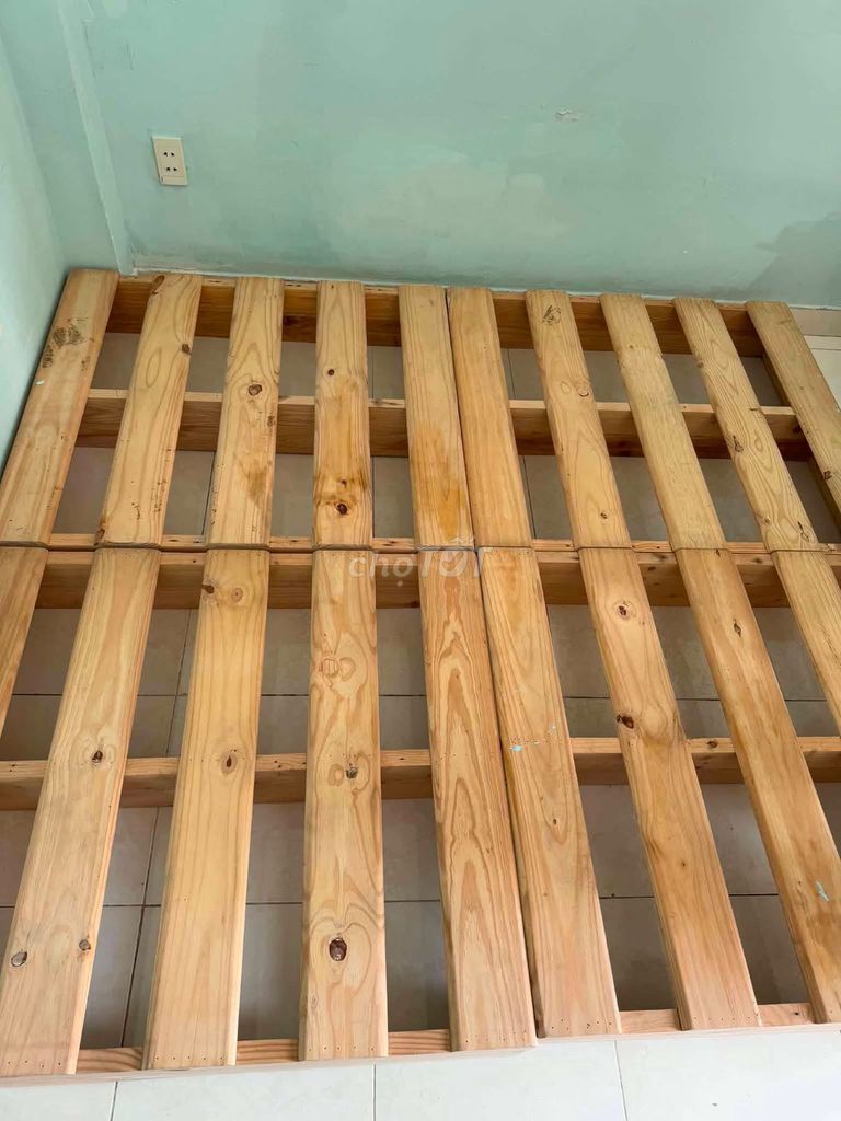 Pallet Gỗ 1m4x2m Cao 10cm Đã qua sử dụng. Mua bán Giường, chăn ga gối nệm tại Thành phố Dĩ An Bình Dương được đăng bởi Po bùi hình 1