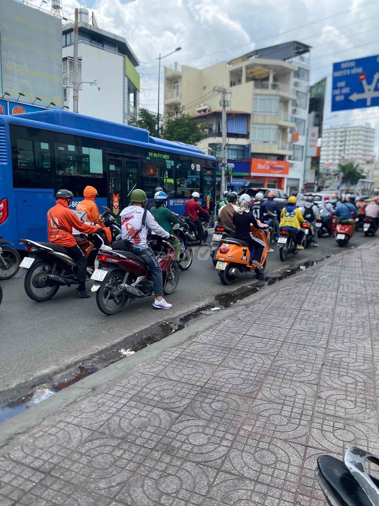 cần share mặt bằng vỉa hè