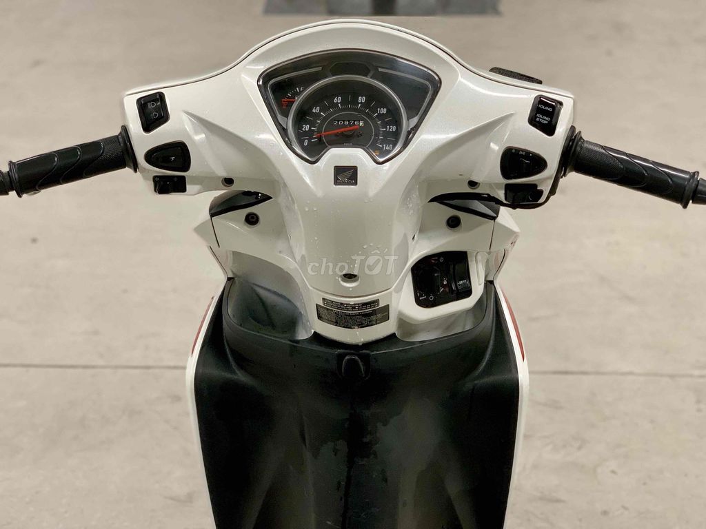 Honda Vision 2019, белый с красным, Smart Key, в отличном состоянии