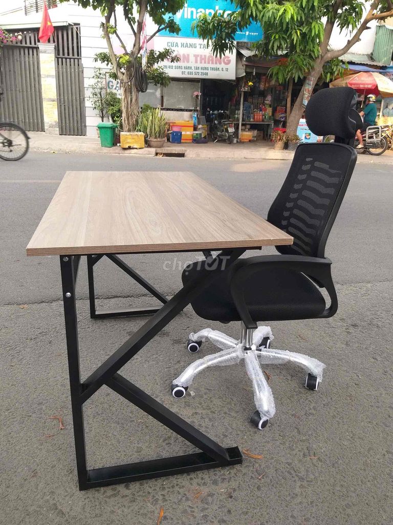 Bàn chữ K 60x1m2 + Ghế Xoay .. Mua bán Bàn ghế tại Huyện Hóc Môn Tp Hồ Chí Minh được đăng bởi Bàn Ghế Gia Hưng hình 1