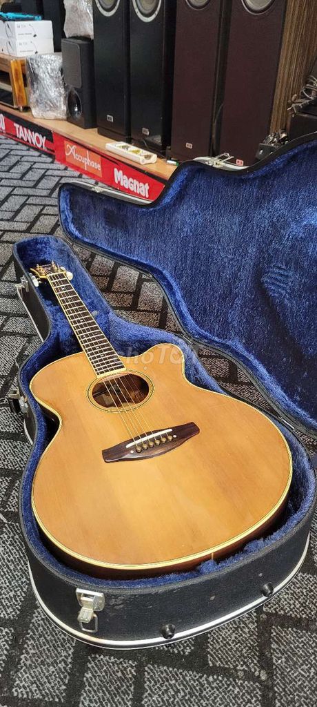 YAMAHA COMPASS CPX.8M ACOUSTIC GUITAR