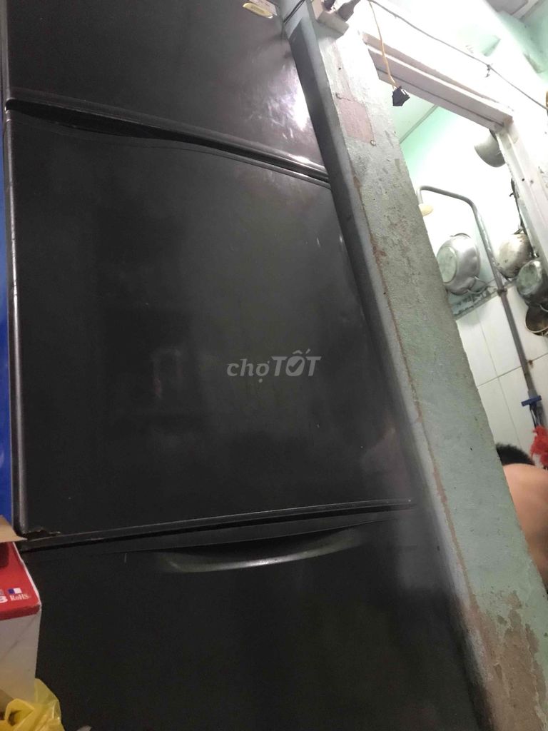 Tủ lạnh Toshiba 400 lít Đen. Mua bán Tủ lạnh tại Huyện Hóc Môn Tp Hồ Chí Minh được đăng bởi Nguyen thi Nhan hình 1