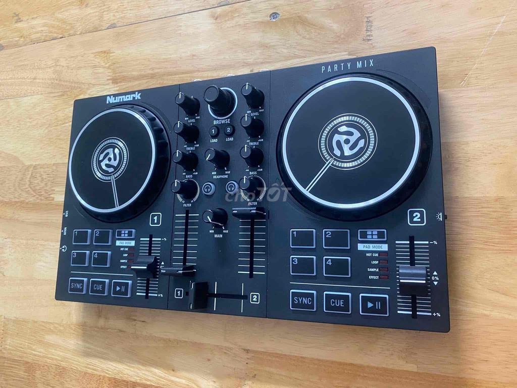 Bàn DJ Numark Party Mix II Đen Như mới. Mua bán Nhạc cụ tại Quận 10 Tp Hồ Chí Minh được đăng bởi Trung Thanh Le hình 1