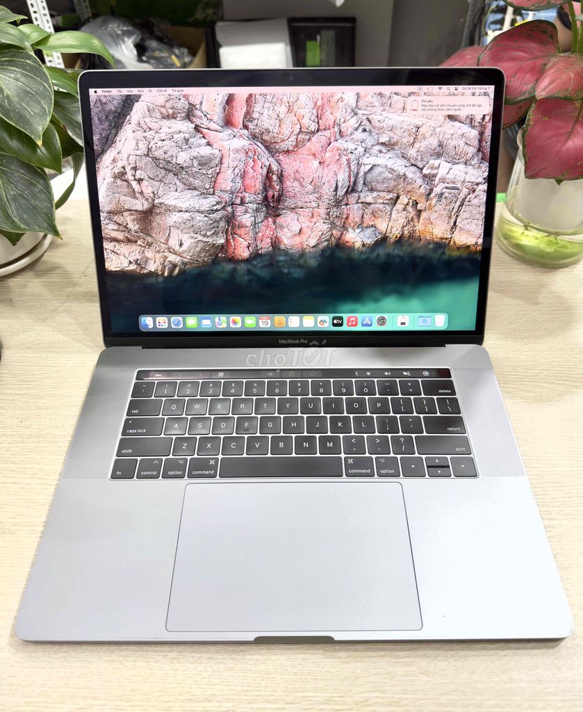 Macbook Pro 2017 i7 Ram 16 SSD 1TB zin siêu đẹp. Mua bán Laptop tại Quận Hai Bà Trưng Hà Nội được đăng bởi Akiba shop hình 1