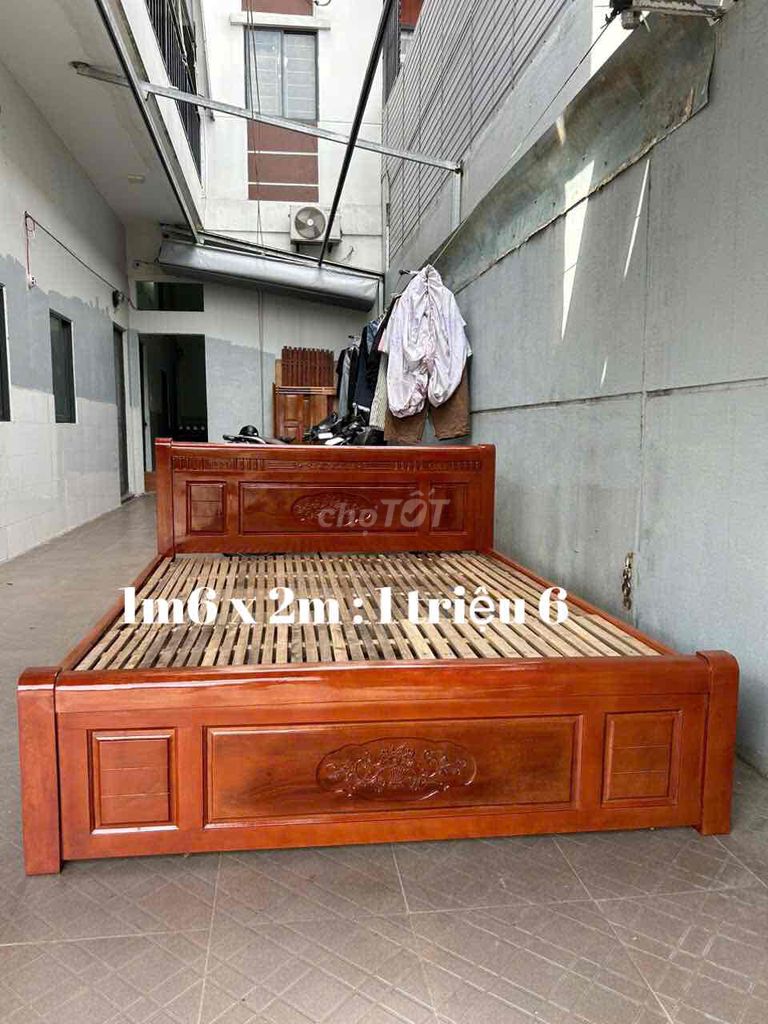 Thanh lý giường gỗ 1m6x2m mới 90%