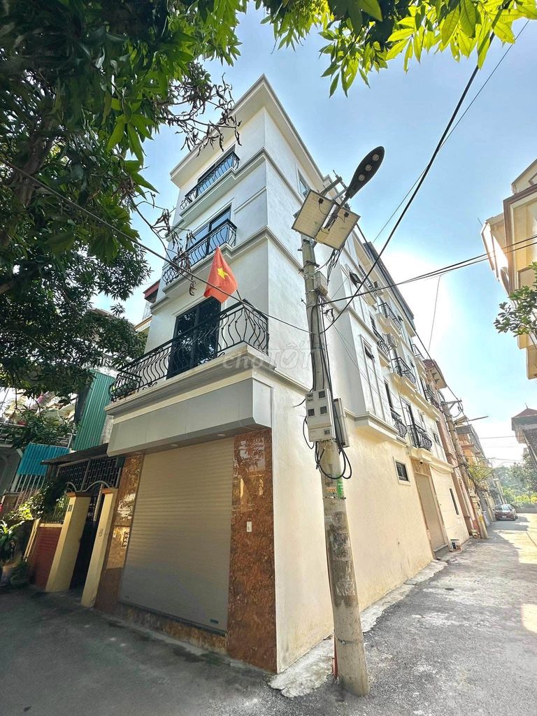 Продажа углового дома в Фунг - Хоай Дык, 36 кв.м, авто во дворе