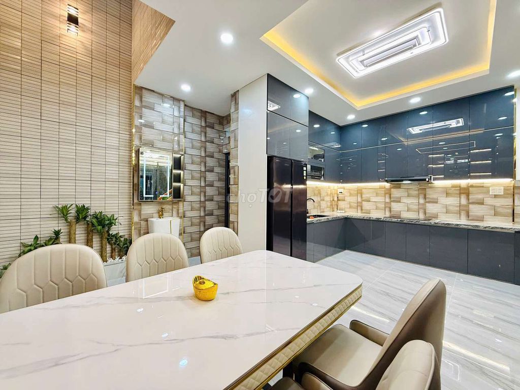 NHÀ MỚI FULL NỘI THẤT, DT 5X13, TRỆT, 3 LẦU, HXH, HƯỚNG ĐN, GIÁ 9,9 TỶ. Mua bán nhà ở tại Quận Tân Bình Tp Hồ Chí Minh được đăng bởi Phạm Lãng hình 1
