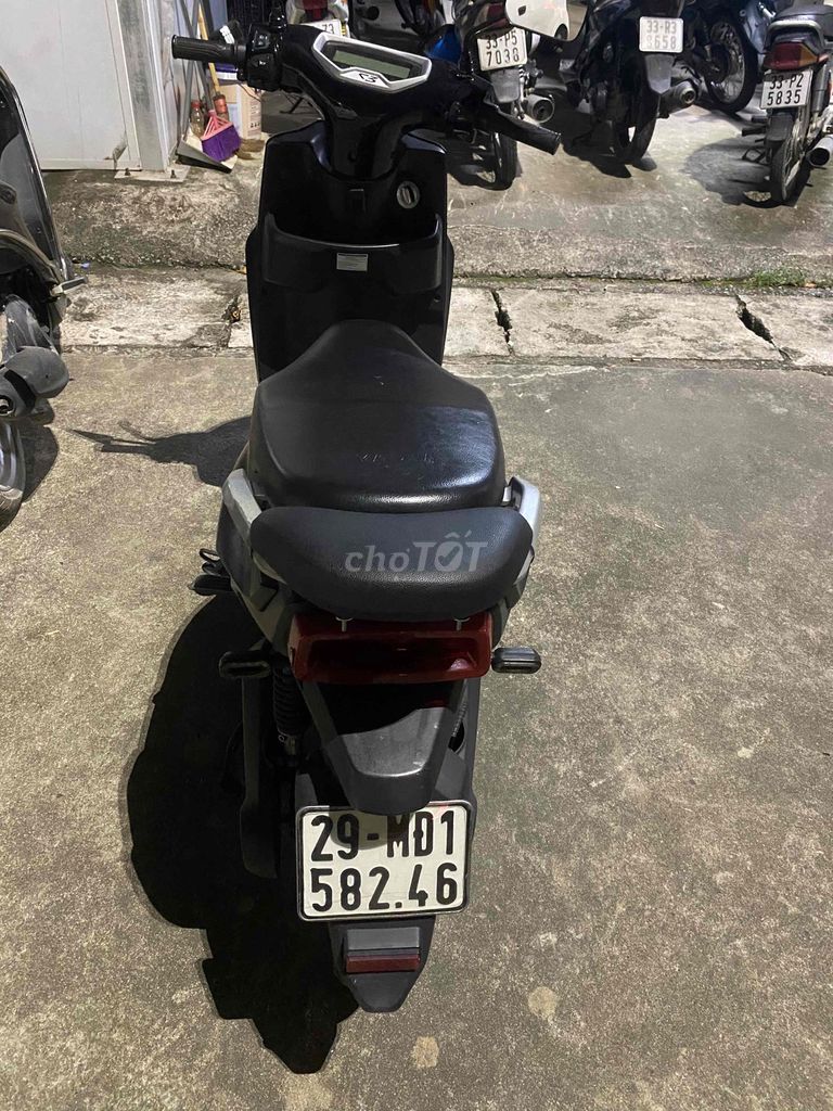 Xe máy điện Yadea S3 màu Đen
